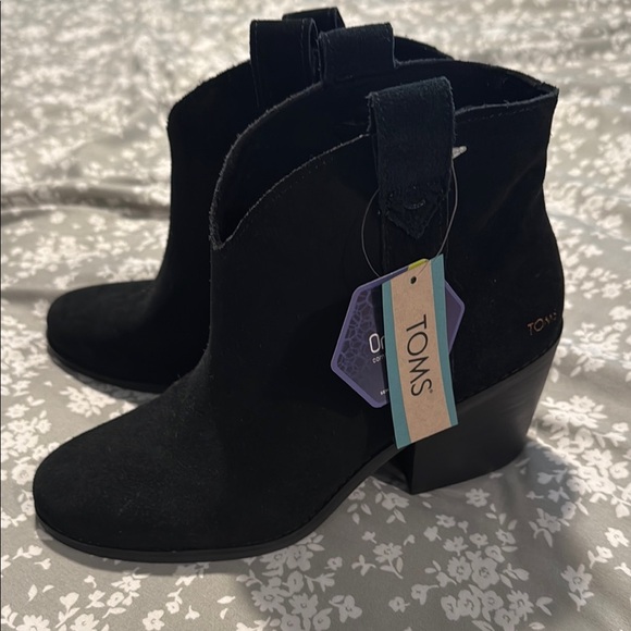 Toms Shoes - Toms Black Women’s Suede Ankle Booties SOLD OUT with Heel Support CUTE size 9